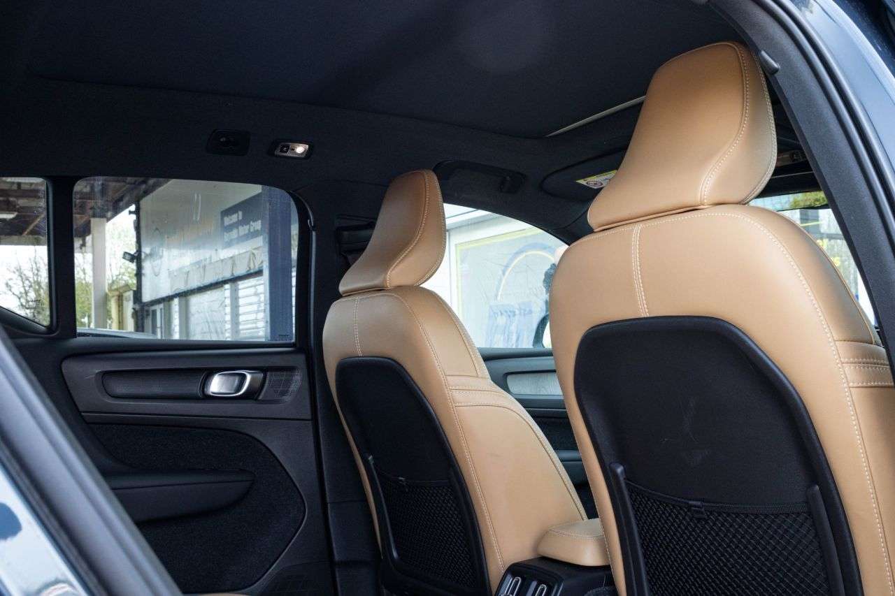 2021 VOLVO XC40 2021 VOLVO XC40