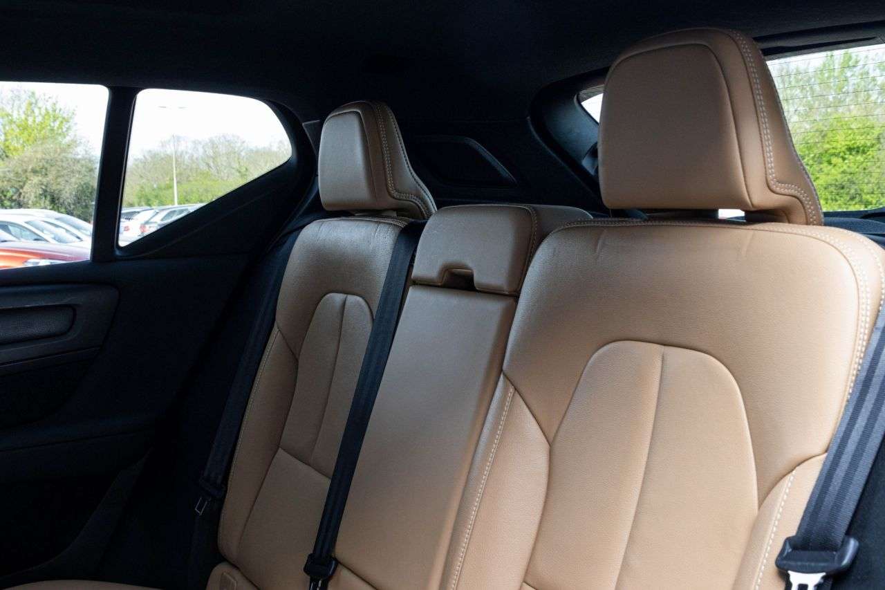 2021 VOLVO XC40 2021 VOLVO XC40