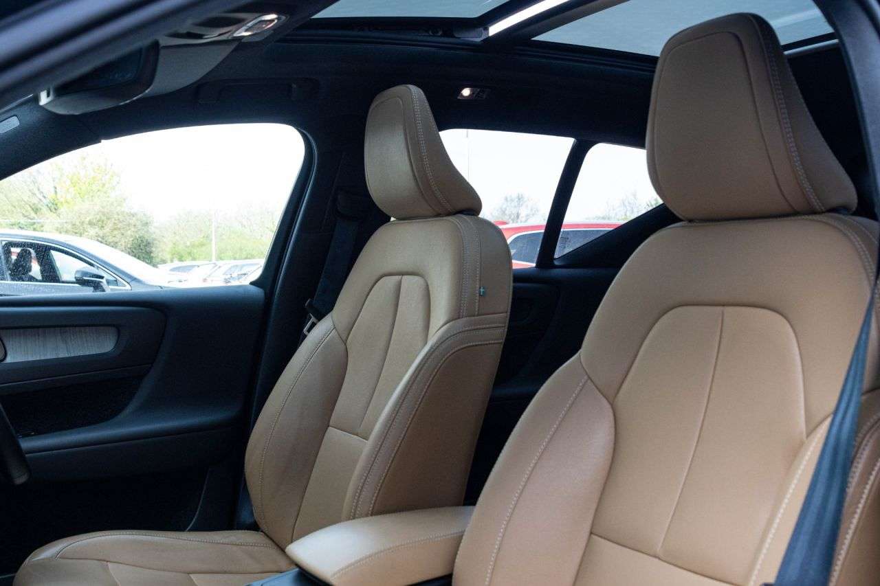 2021 VOLVO XC40 2021 VOLVO XC40