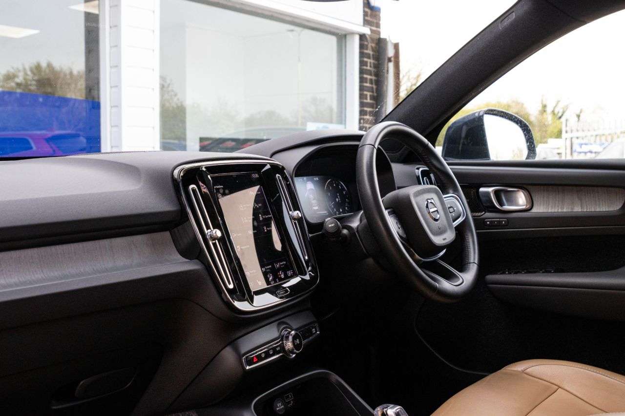 2021 VOLVO XC40 2021 VOLVO XC40