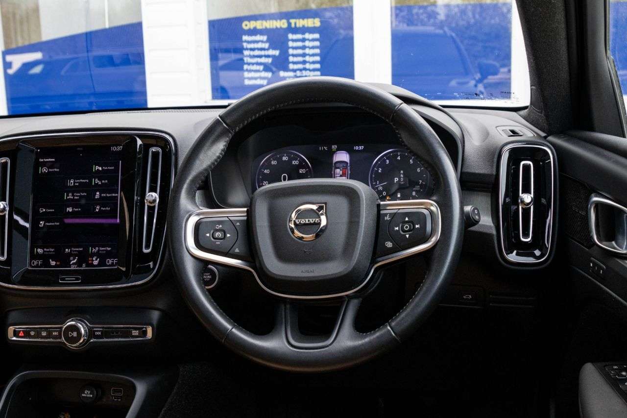 2021 VOLVO XC40 2021 VOLVO XC40