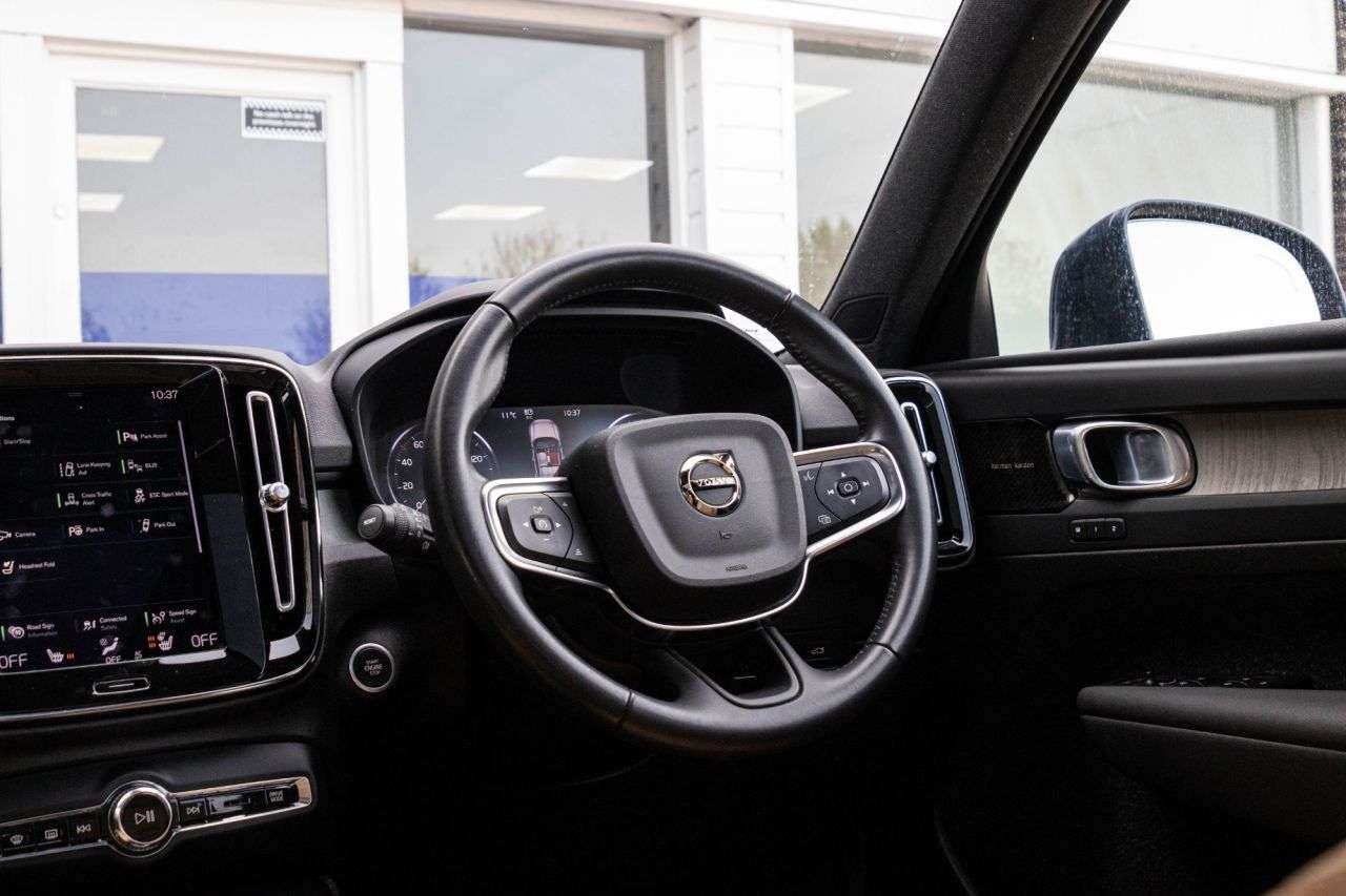 2021 VOLVO XC40 2021 VOLVO XC40