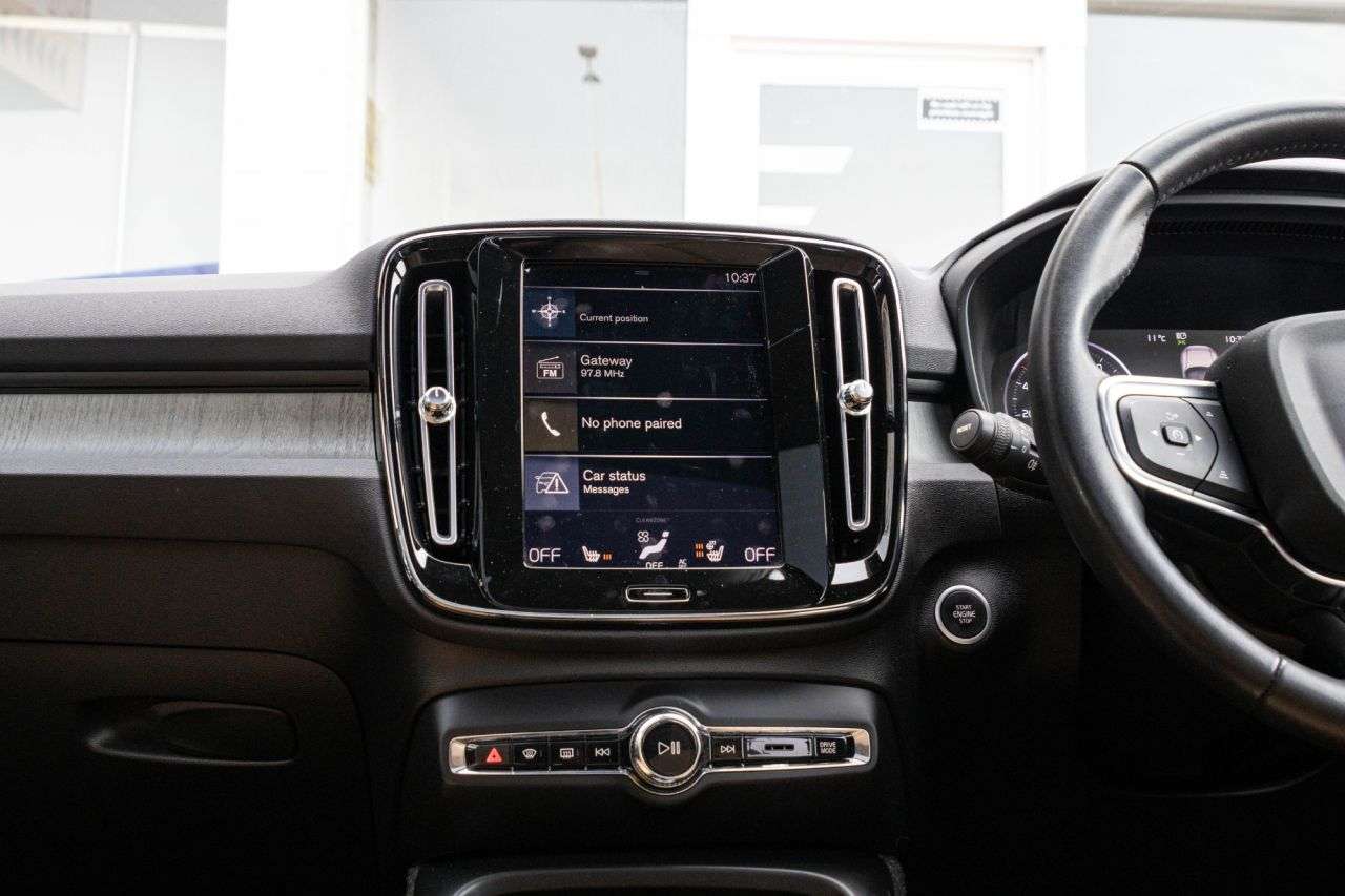 2021 VOLVO XC40 2021 VOLVO XC40