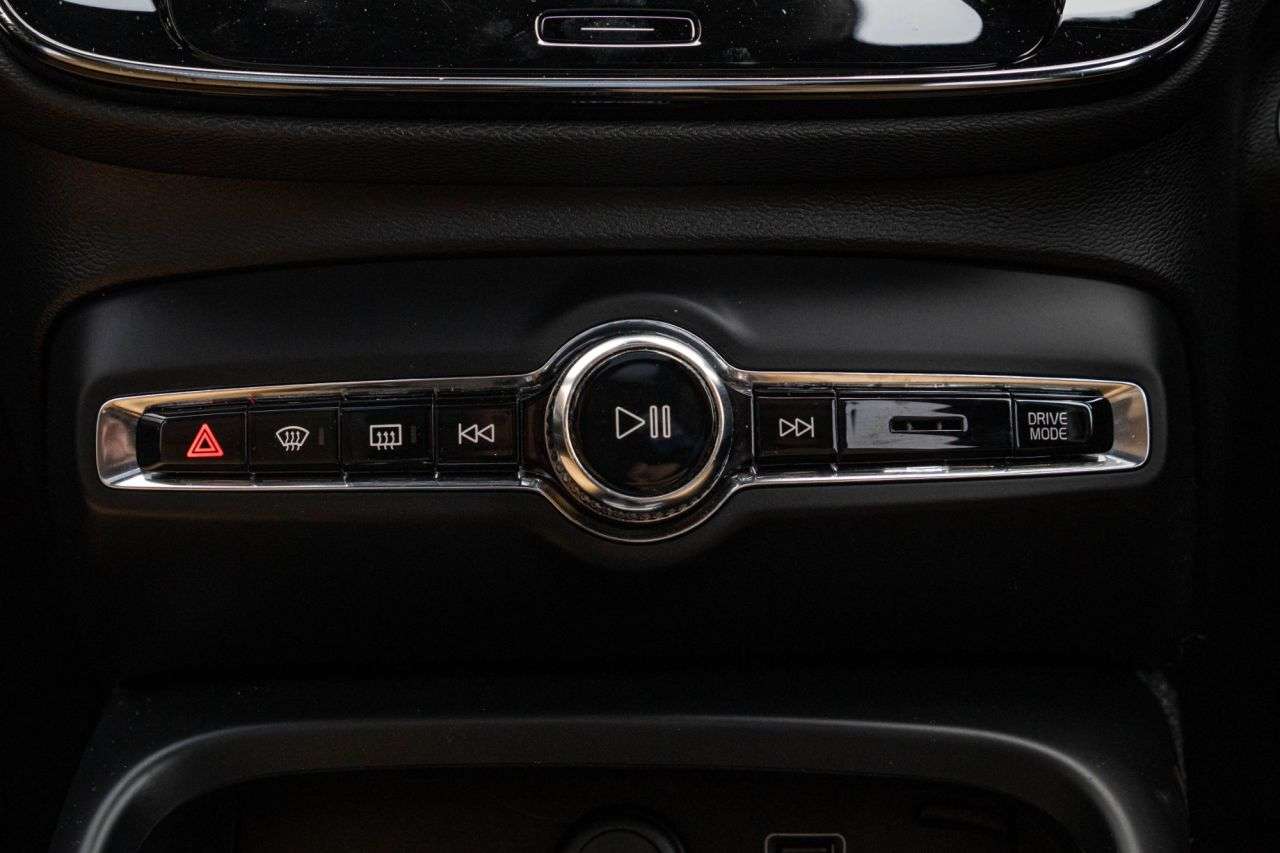 2021 VOLVO XC40 2021 VOLVO XC40