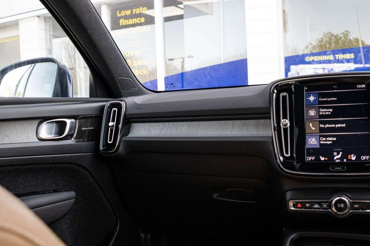 2021 VOLVO XC40 2021 VOLVO XC40