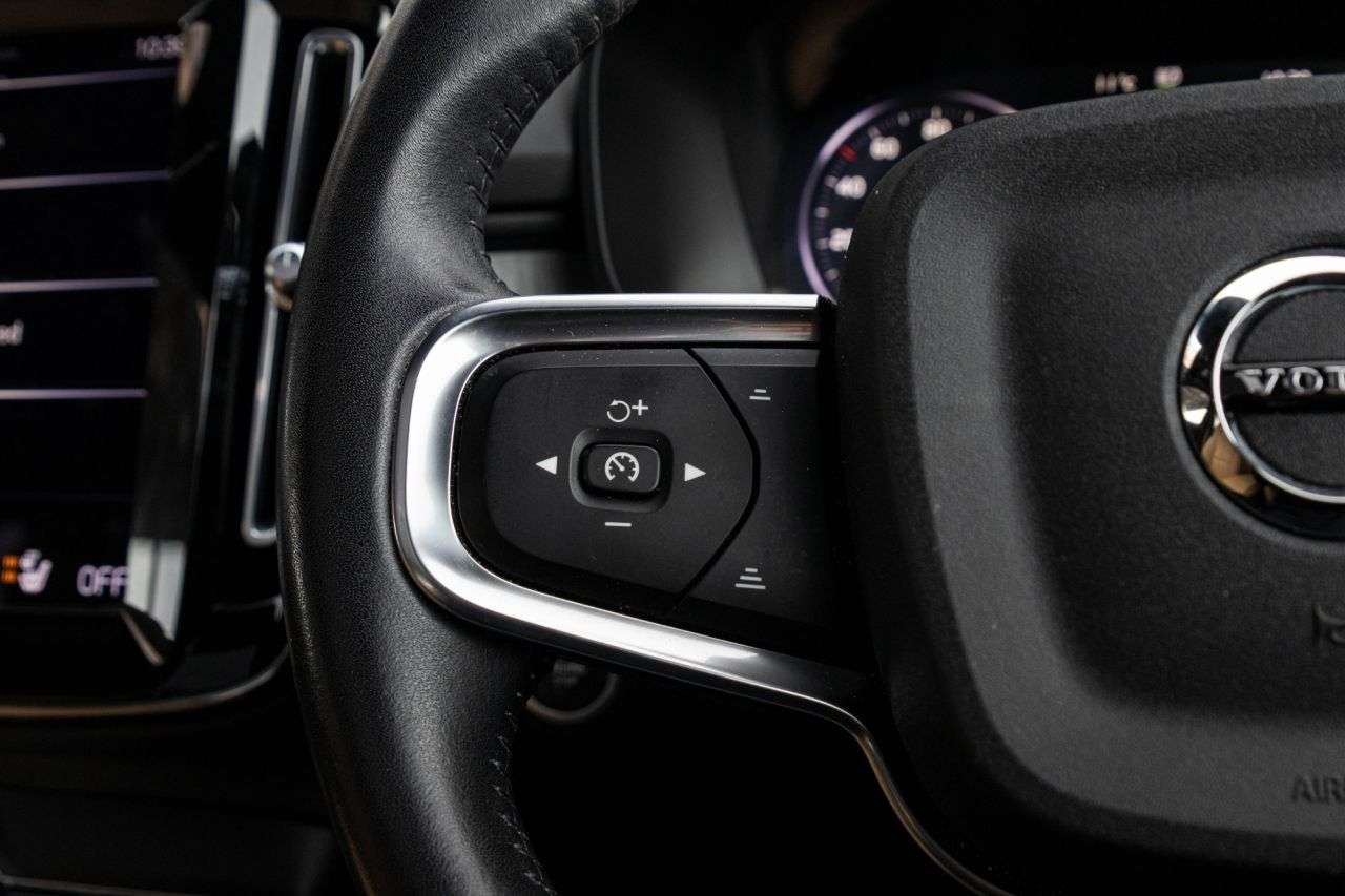 2021 VOLVO XC40 2021 VOLVO XC40