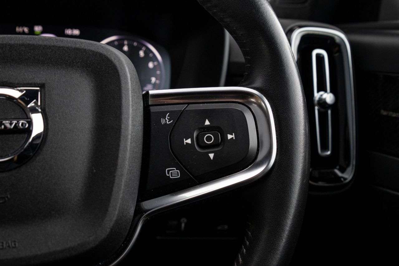 2021 VOLVO XC40 2021 VOLVO XC40