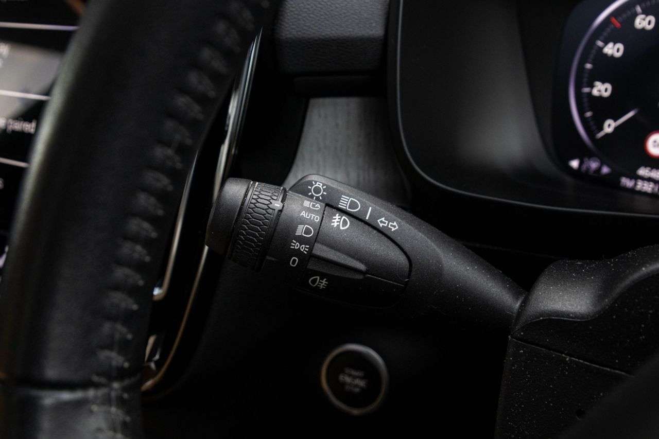 2021 VOLVO XC40 2021 VOLVO XC40