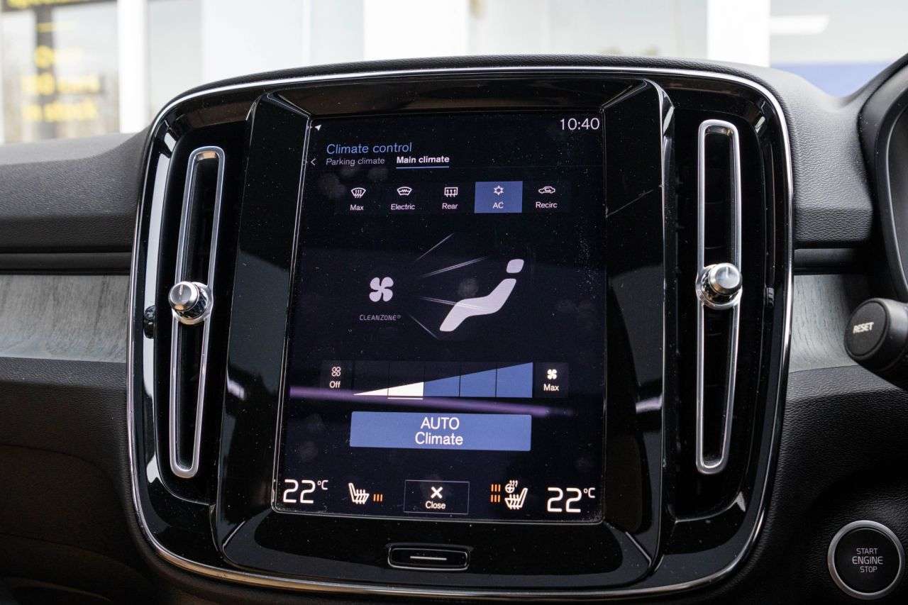 2021 VOLVO XC40 2021 VOLVO XC40