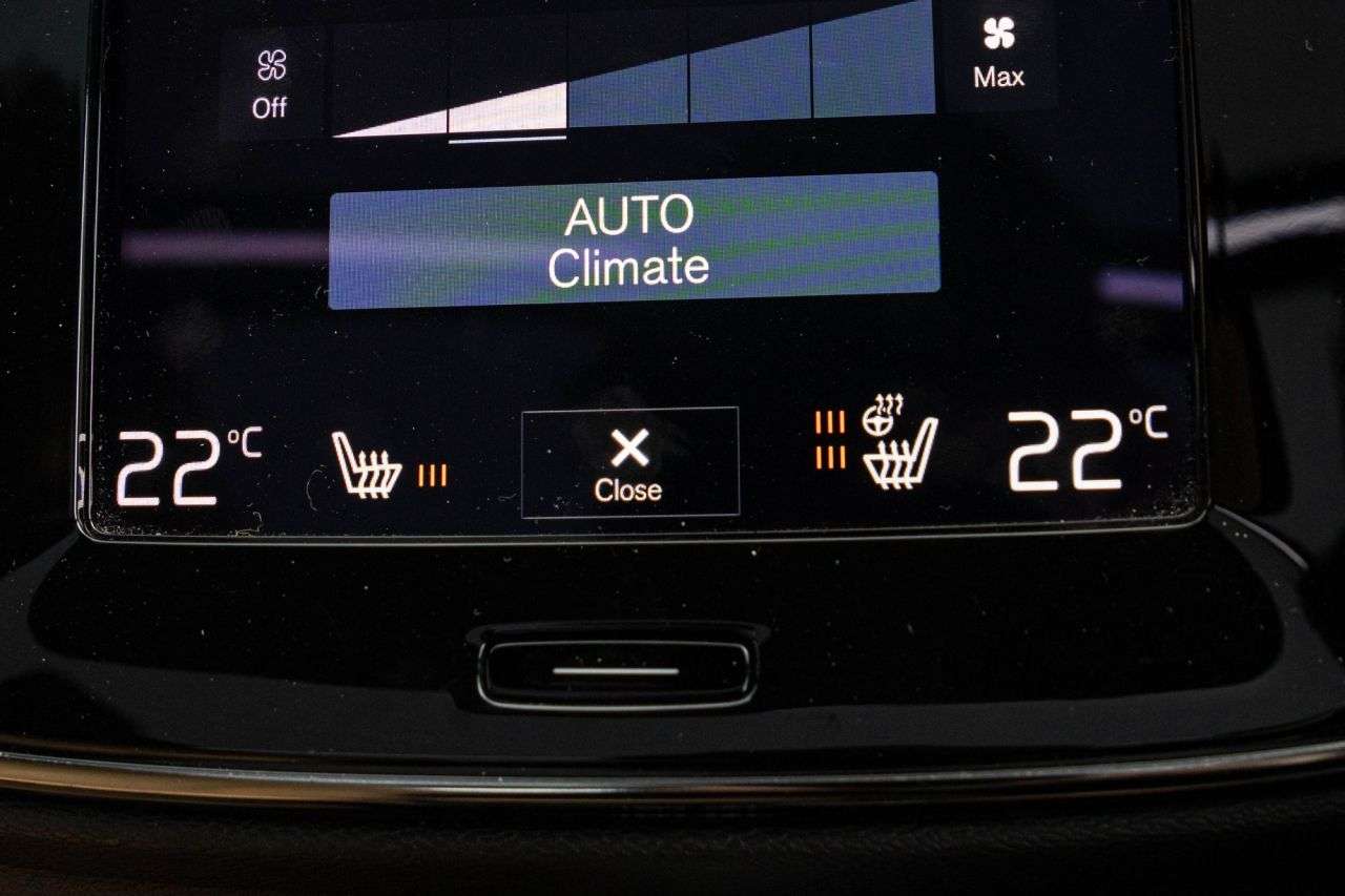 2021 VOLVO XC40 2021 VOLVO XC40