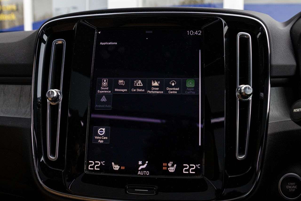 2021 VOLVO XC40 2021 VOLVO XC40