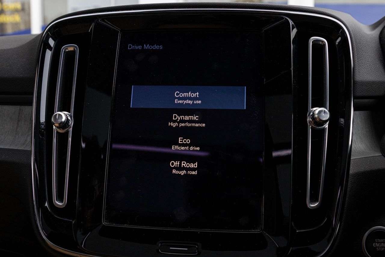 2021 VOLVO XC40 2021 VOLVO XC40