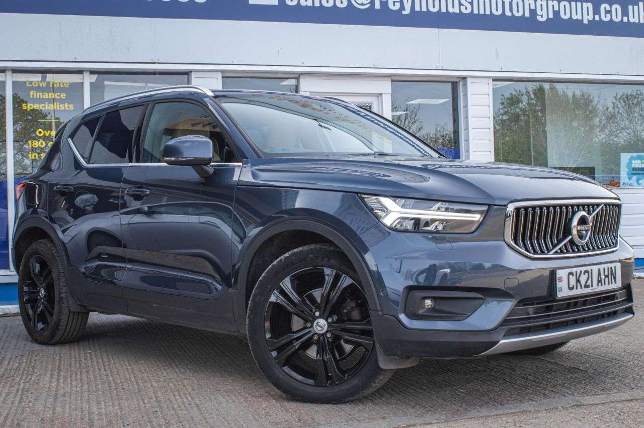 A 2021 VOLVO XC40 2.0 B4 MHEV Inscription SUV 5dr Petrol Hybrid Auto AWD Euro 6 (s/s) (197 ps A 2021 VOLVO XC40 2.0 B4 MHEV Inscription SUV 5dr Petrol Hybrid Auto AWD Euro 6 (s/s) (197 ps