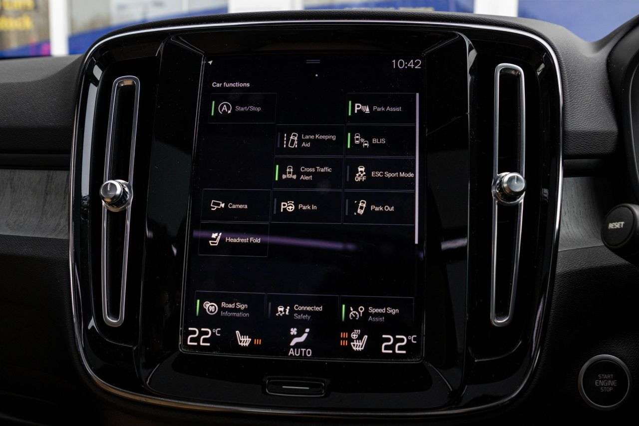 2021 VOLVO XC40 2021 VOLVO XC40