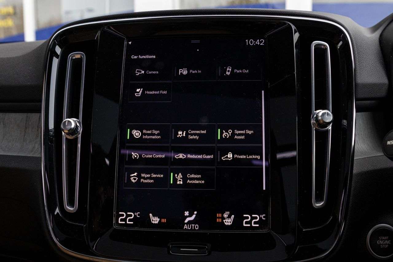 2021 VOLVO XC40 2021 VOLVO XC40