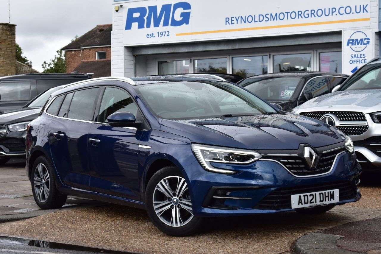 A 2021 RENAULT MEGANE 1.6 E-TECH 9.8kWh Iconic Sport Tourer 5dr Petrol Plug-in Hybrid Auto Euro 6 A 2021 RENAULT MEGANE 1.6 E-TECH 9.8kWh Iconic Sport Tourer 5dr Petrol Plug-in Hybrid Auto Euro 6