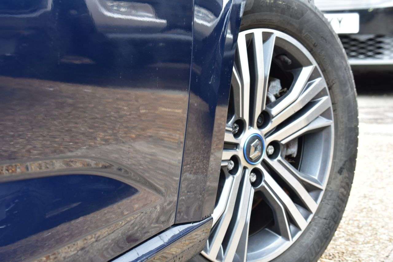 A 2021 RENAULT MEGANE 1.6 E-TECH 9.8kWh Iconic Sport Tourer 5dr Petrol Plug-in Hybrid Auto Euro 6 A 2021 RENAULT MEGANE 1.6 E-TECH 9.8kWh Iconic Sport Tourer 5dr Petrol Plug-in Hybrid Auto Euro 6