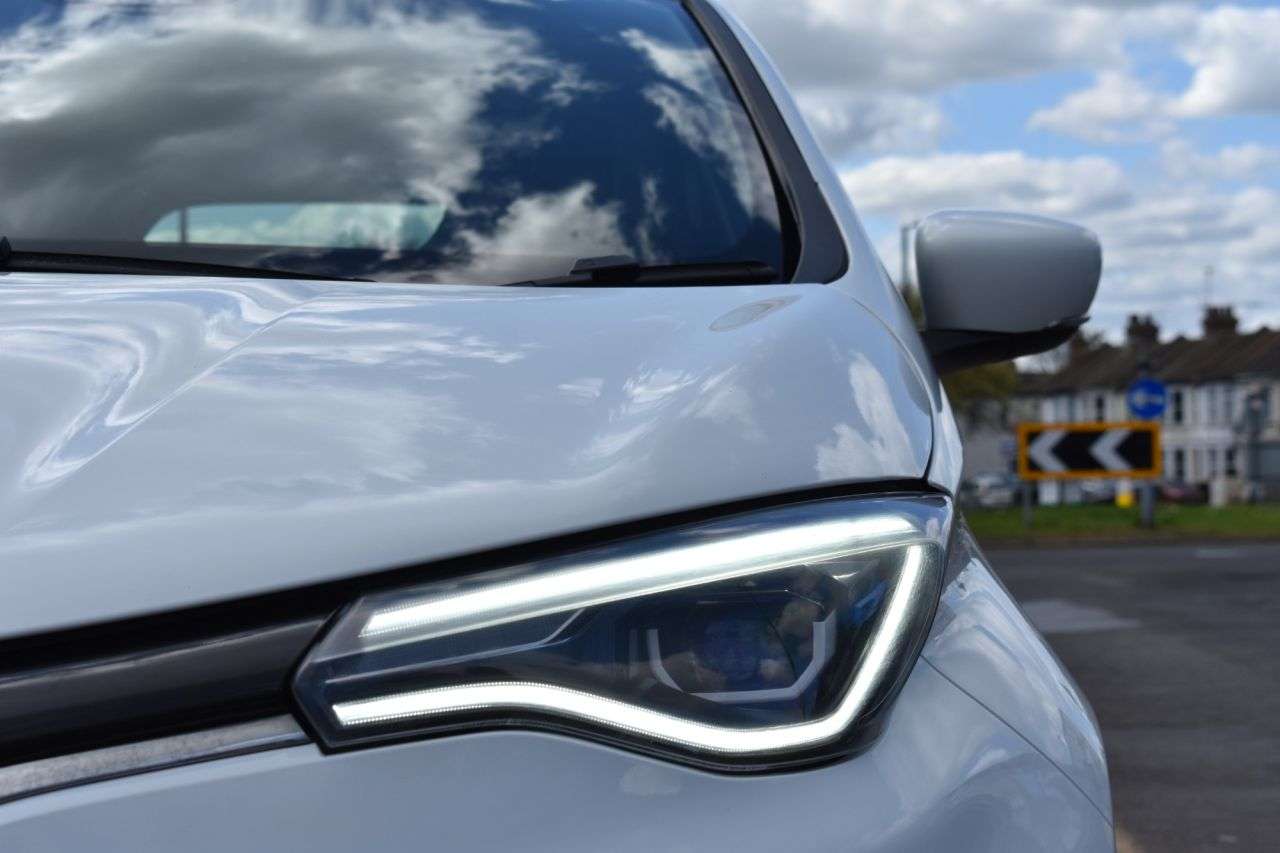 A 2022 RENAULT ZOE R135 EV50 52kWh GT Line + Hatchback 5dr Electric Auto (Rapid Charge) (134 b A 2022 RENAULT ZOE R135 EV50 52kWh GT Line + Hatchback 5dr Electric Auto (Rapid Charge) (134 b