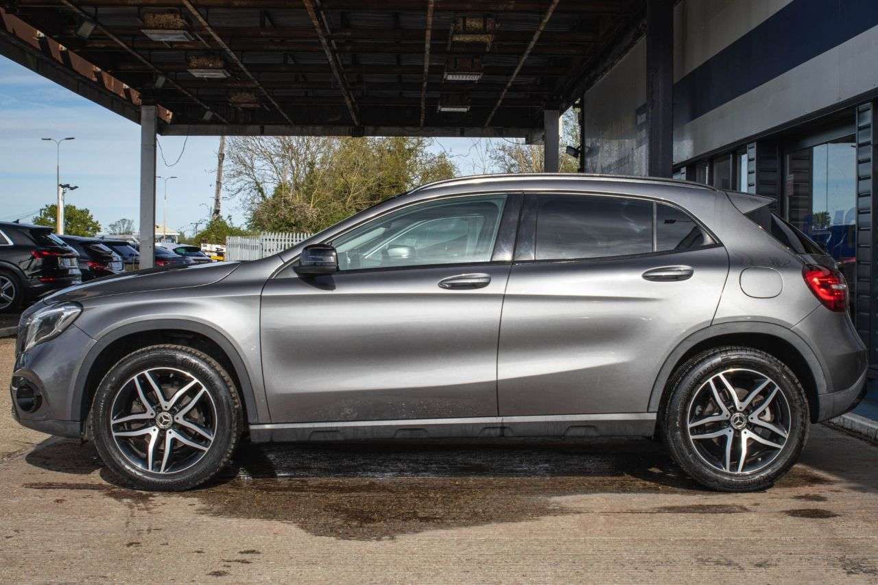A 2019 MERCEDES GLA-CLASS GLA 180 URBAN EDITION A 2019 MERCEDES GLA-CLASS GLA 180 URBAN EDITION