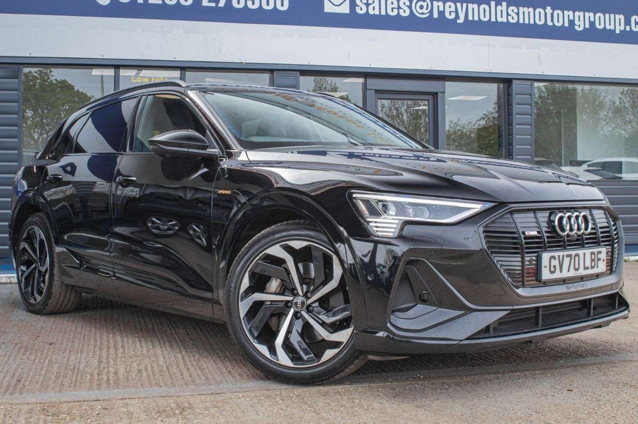 A 2021 AUDI E-TRON 55 Black Edition SUV 5dr Electric Auto quattro 95kWh (408 ps) A 2021 AUDI E-TRON 55 Black Edition SUV 5dr Electric Auto quattro 95kWh (408 ps)