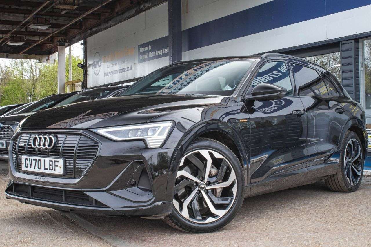A 2021 AUDI E-TRON 55 Black Edition SUV 5dr Electric Auto quattro 95kWh (408 ps) A 2021 AUDI E-TRON 55 Black Edition SUV 5dr Electric Auto quattro 95kWh (408 ps)