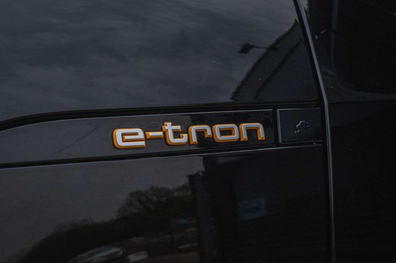 2021 AUDI E-TRON 2021 AUDI E-TRON