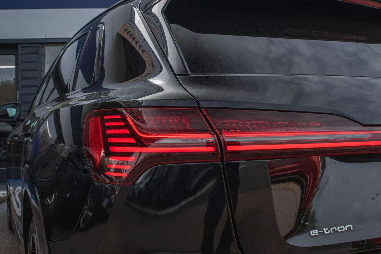 2021 AUDI E-TRON 2021 AUDI E-TRON