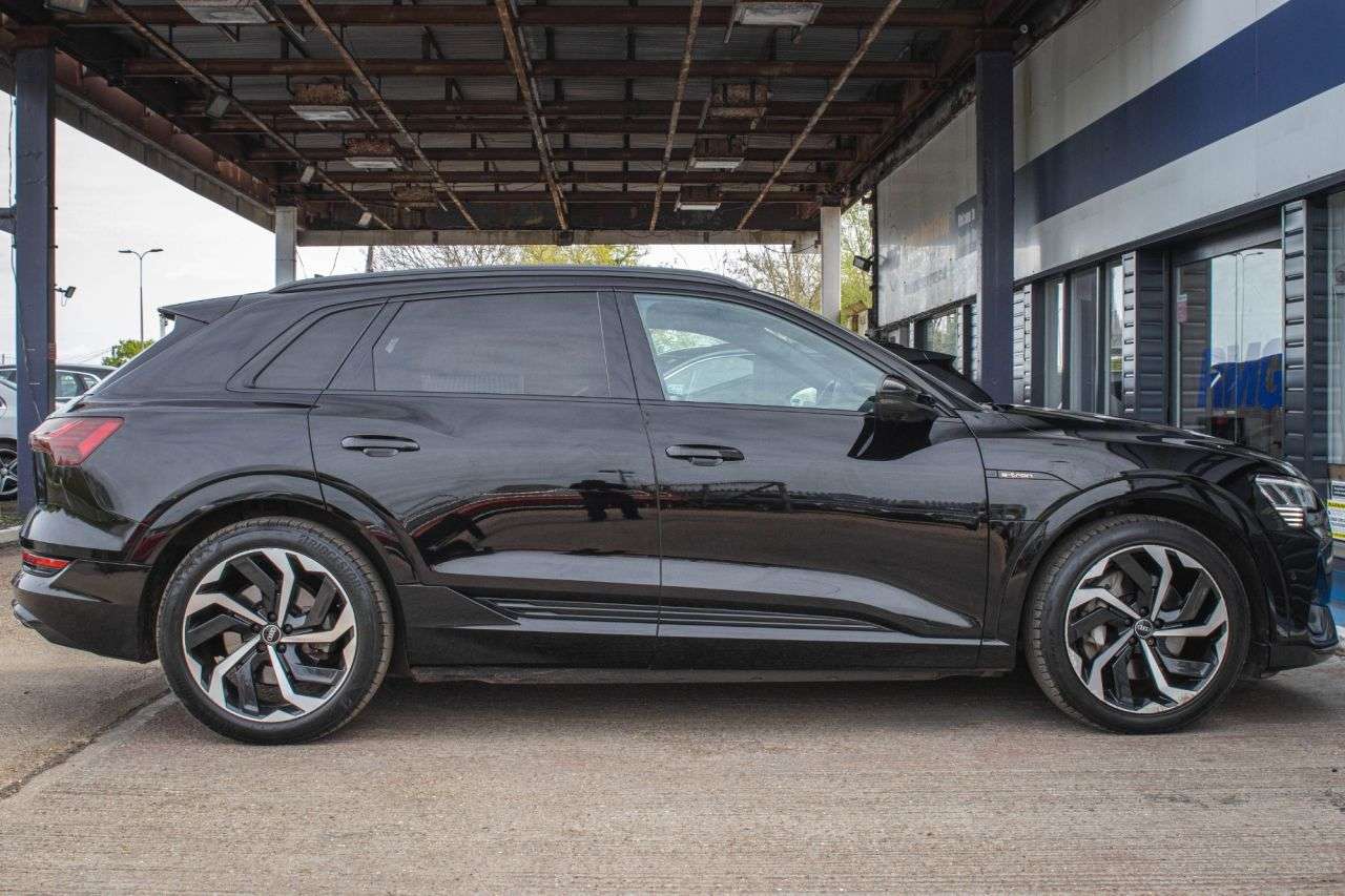 2021 AUDI E-TRON 2021 AUDI E-TRON