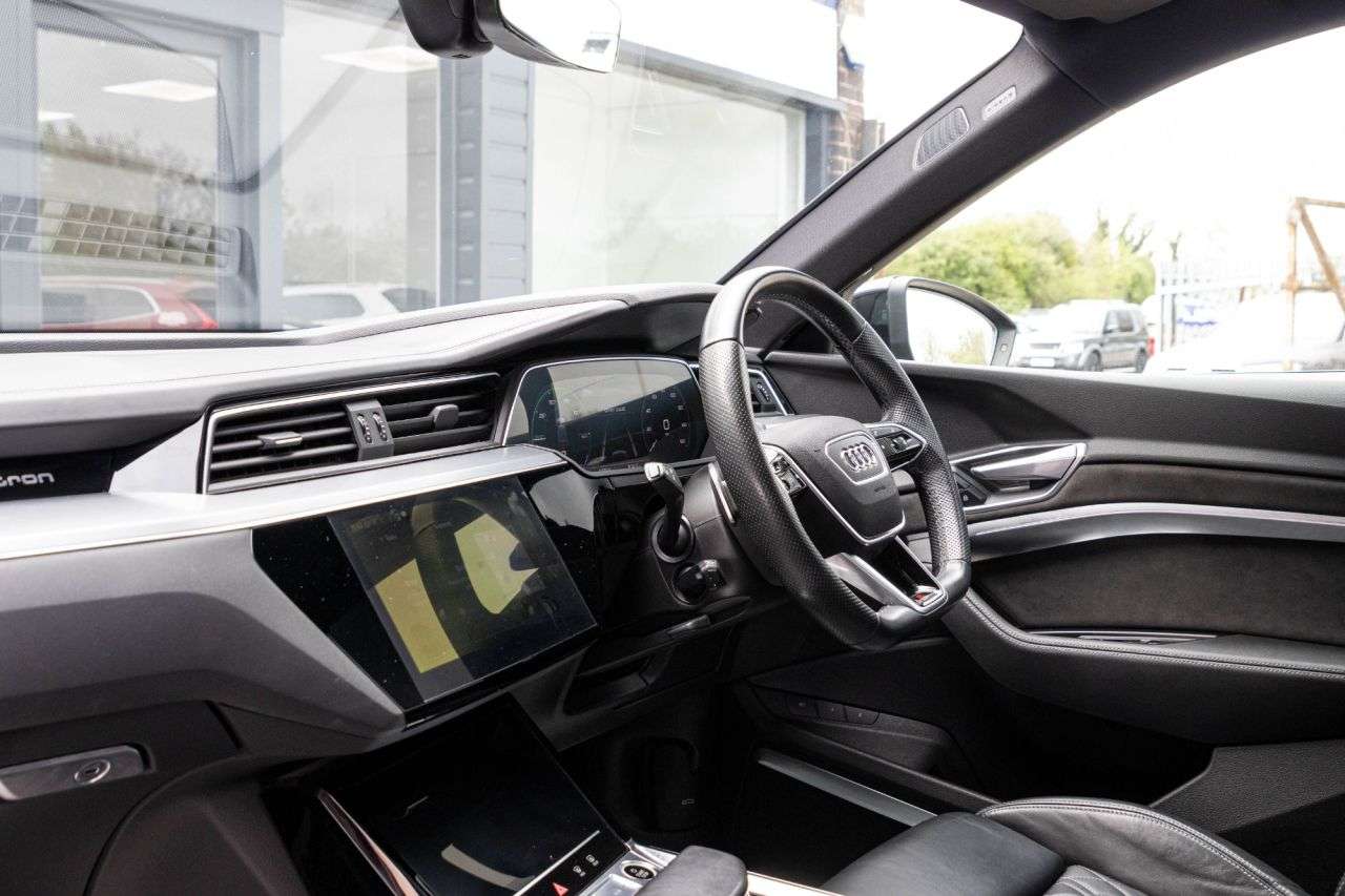 2021 AUDI E-TRON 2021 AUDI E-TRON
