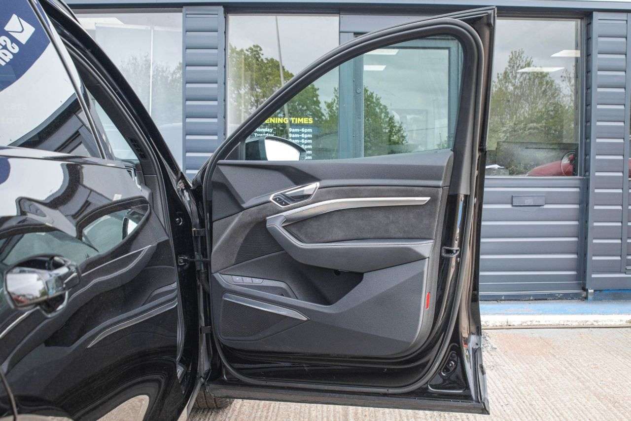 2021 AUDI E-TRON 2021 AUDI E-TRON