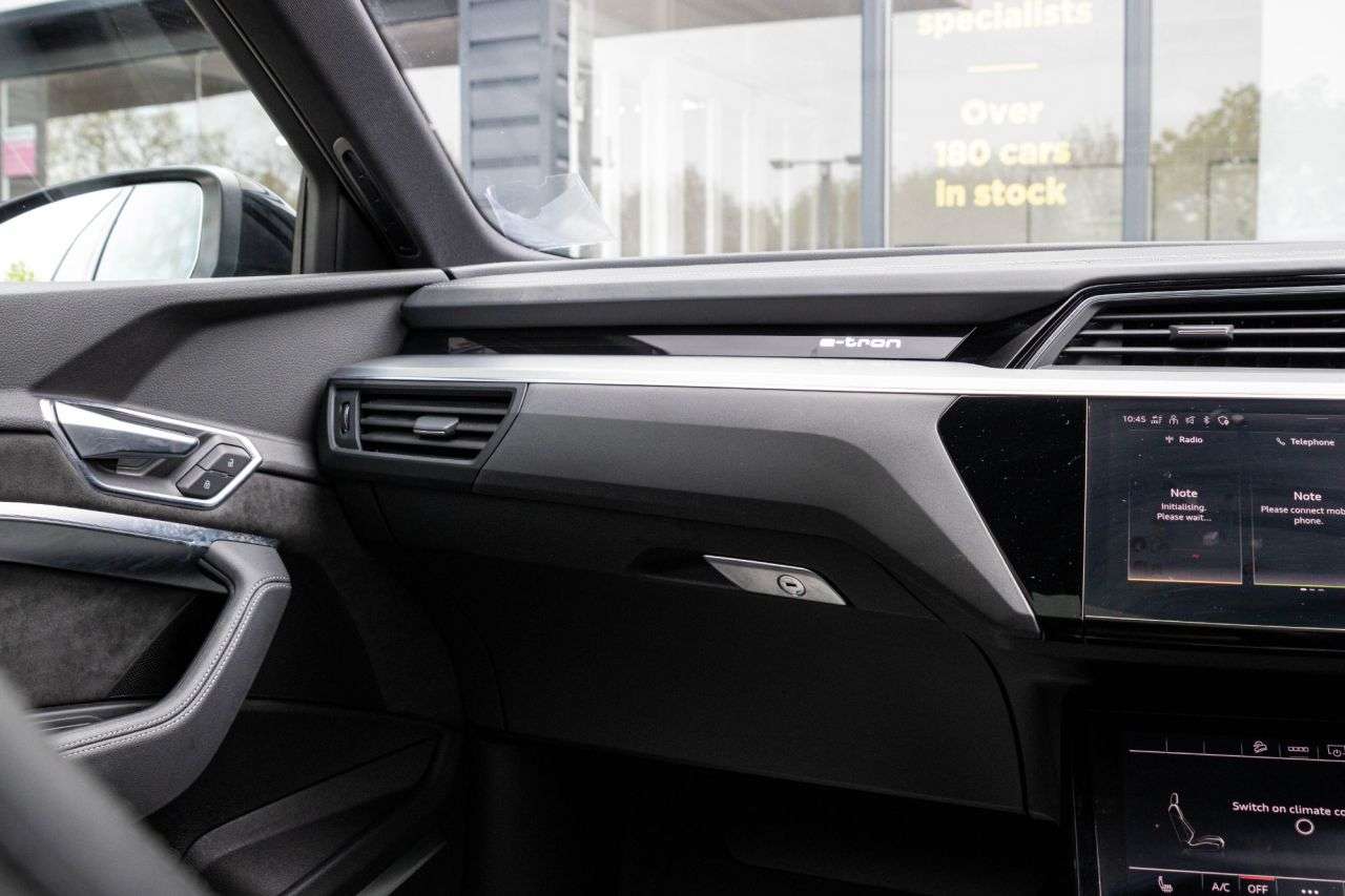2021 AUDI E-TRON 2021 AUDI E-TRON