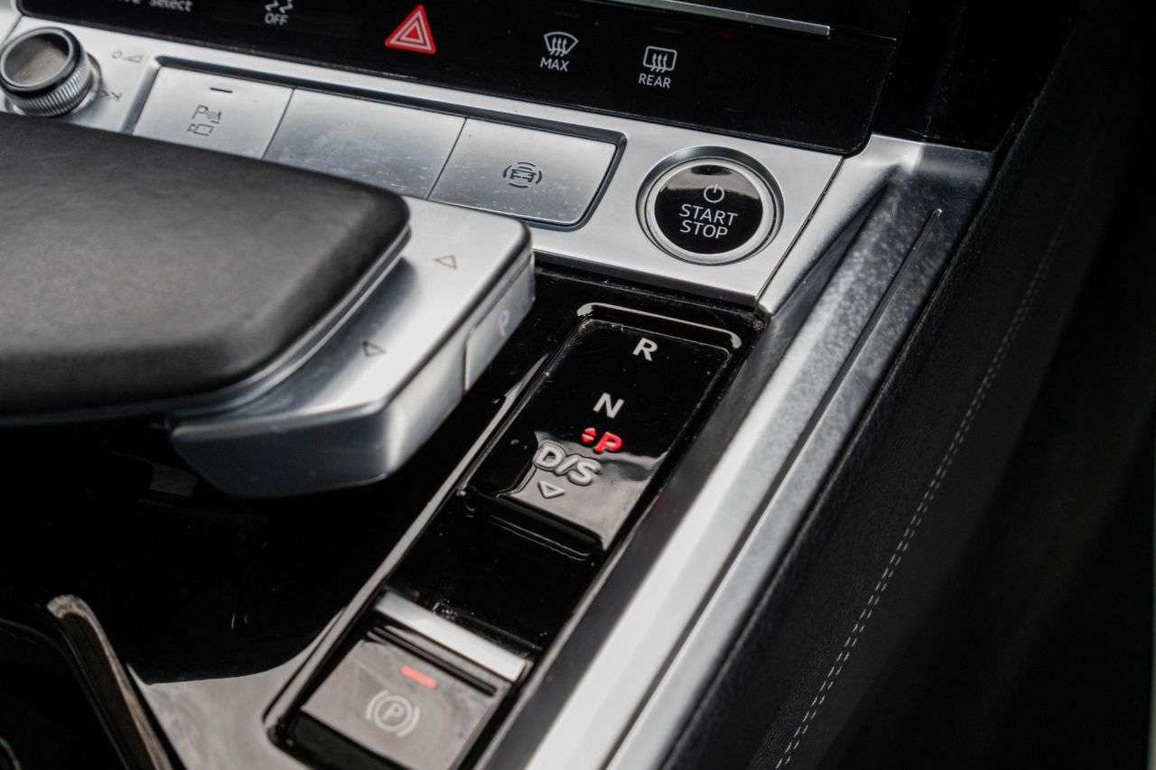 2021 AUDI E-TRON 2021 AUDI E-TRON