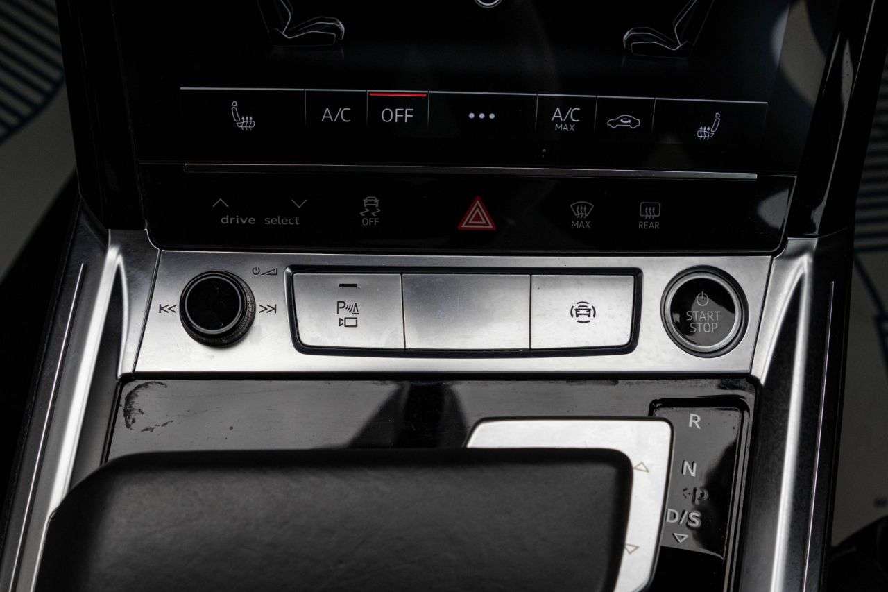 2021 AUDI E-TRON 2021 AUDI E-TRON