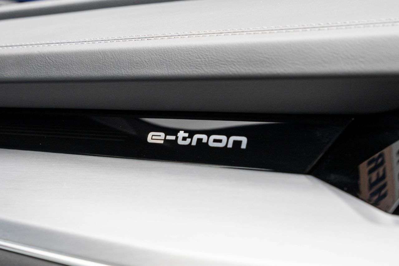 2021 AUDI E-TRON 2021 AUDI E-TRON