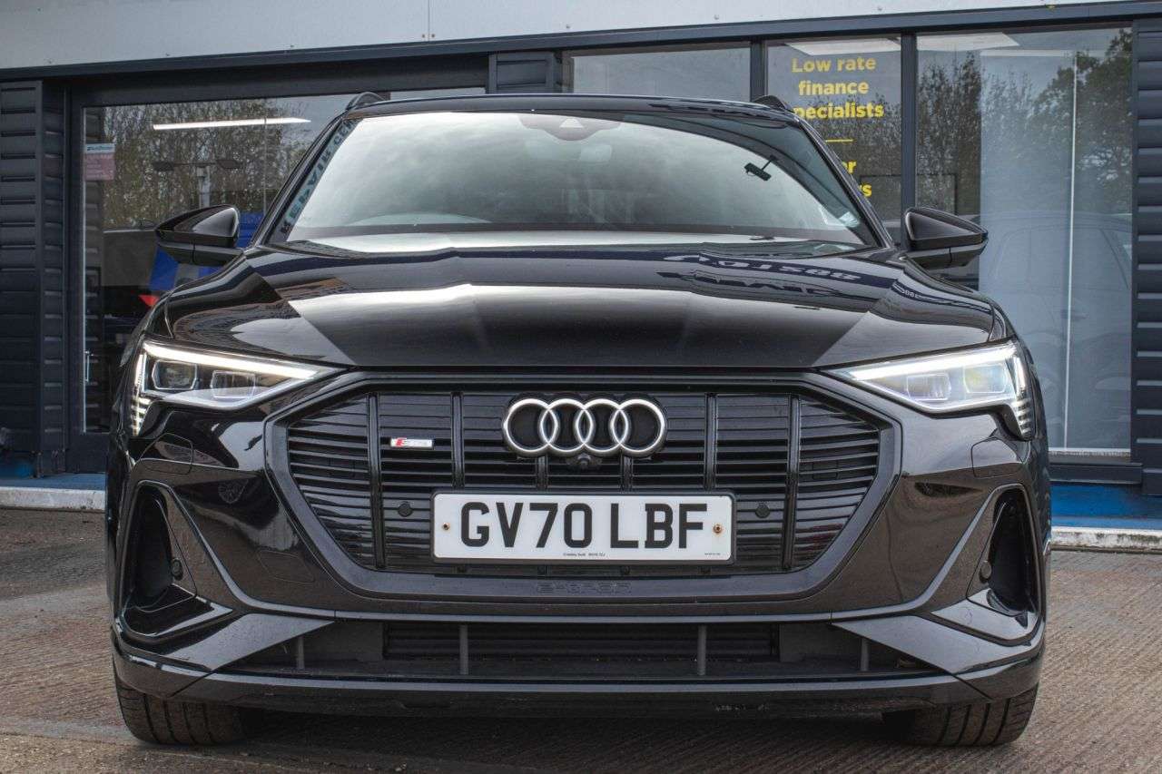 A 2021 AUDI E-TRON 55 Black Edition SUV 5dr Electric Auto quattro 95kWh (408 ps) A 2021 AUDI E-TRON 55 Black Edition SUV 5dr Electric Auto quattro 95kWh (408 ps)