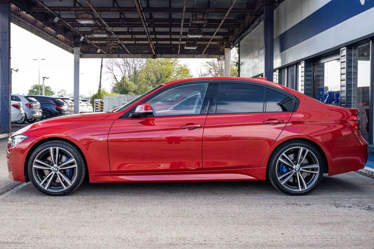 A 2017 BMW 3 SERIES 2.0 320d M Sport Saloon 4dr Diesel Auto Euro 6 (s/s) (190 ps) HARMEN KARDON A 2017 BMW 3 SERIES 2.0 320d M Sport Saloon 4dr Diesel Auto Euro 6 (s/s) (190 ps) HARMEN KARDON