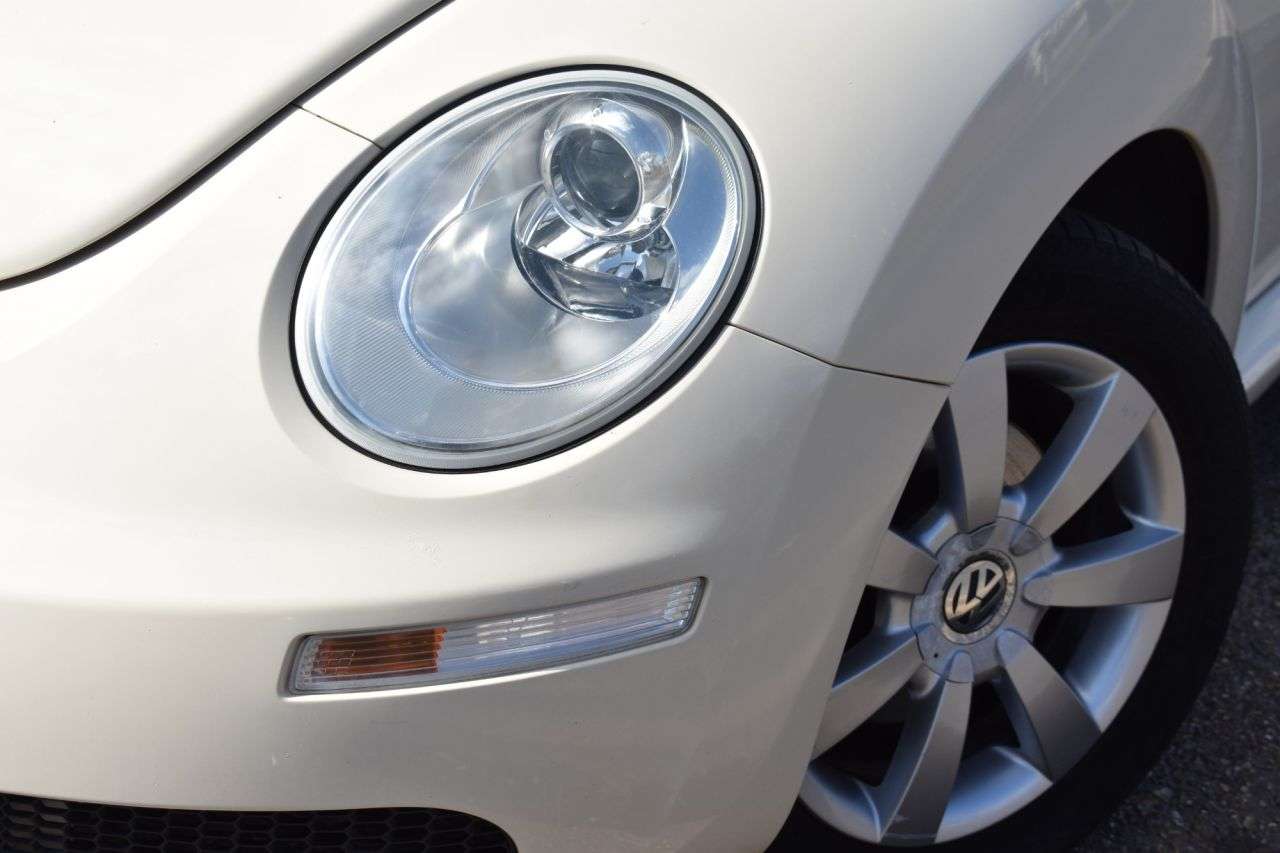 A 2007 VOLKSWAGEN BEETLE 2.0 S Cabriolet 2dr Petrol Auto Euro 4 | AUTOMATIC | HEATED SEATS | CONVERT A 2007 VOLKSWAGEN BEETLE 2.0 S Cabriolet 2dr Petrol Auto Euro 4 | AUTOMATIC | HEATED SEATS | CONVERT