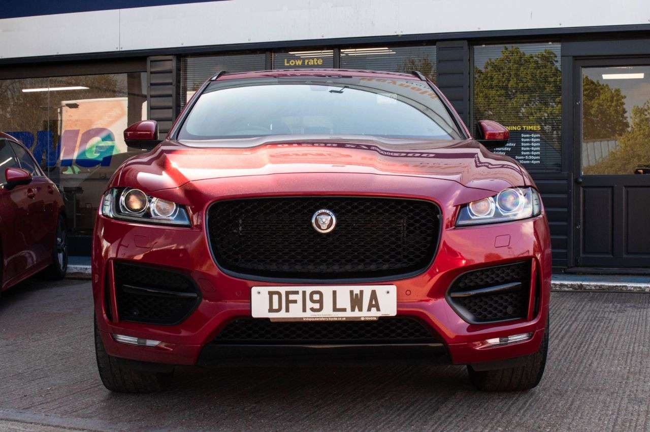A 2019 JAGUAR F-PACE 2.0 D180 R-Sport SUV 5dr Diesel Auto AWD Euro 6 (s/s) (180 ps) REVERSE CAM A 2019 JAGUAR F-PACE 2.0 D180 R-Sport SUV 5dr Diesel Auto AWD Euro 6 (s/s) (180 ps) REVERSE CAM