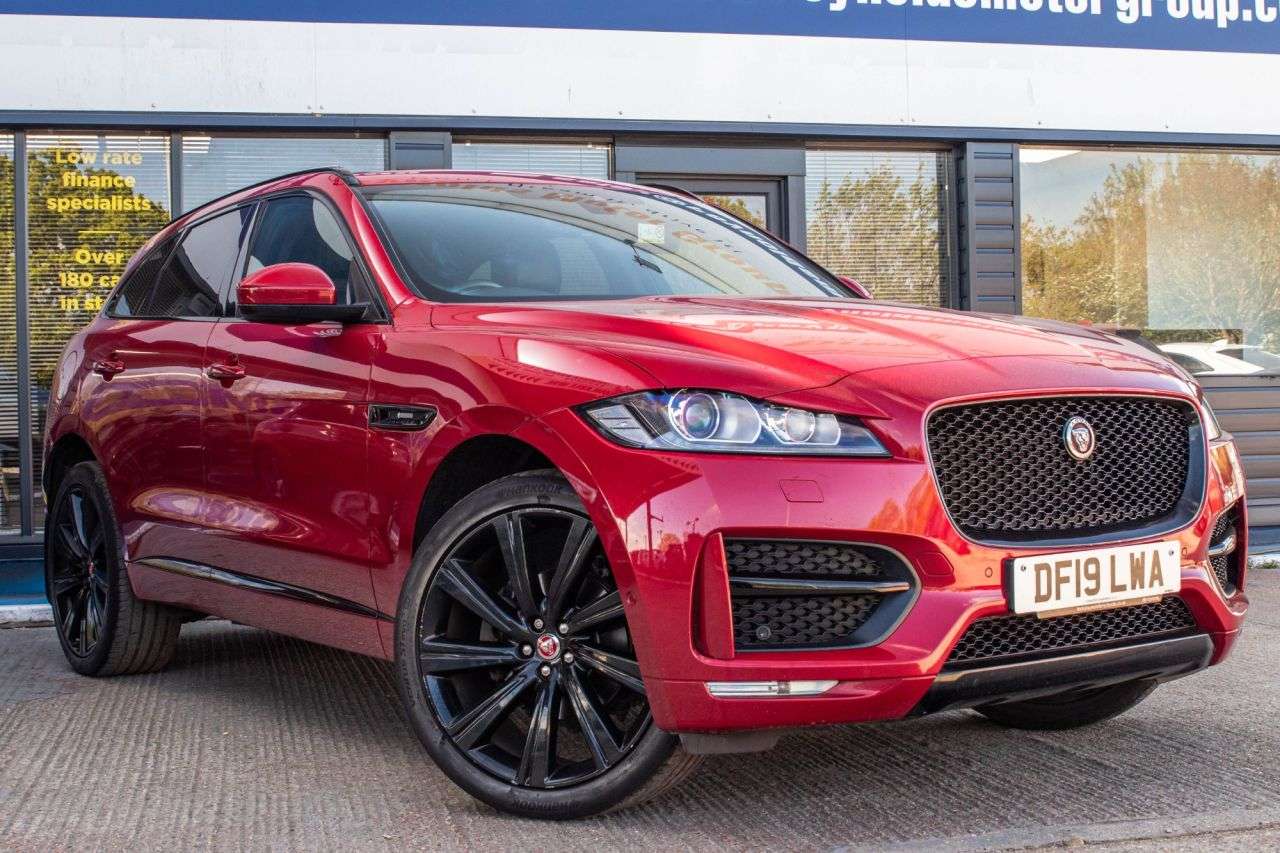 A 2019 JAGUAR F-PACE 2.0 D180 R-Sport SUV 5dr Diesel Auto AWD Euro 6 (s/s) (180 ps) REVERSE CAM A 2019 JAGUAR F-PACE 2.0 D180 R-Sport SUV 5dr Diesel Auto AWD Euro 6 (s/s) (180 ps) REVERSE CAM