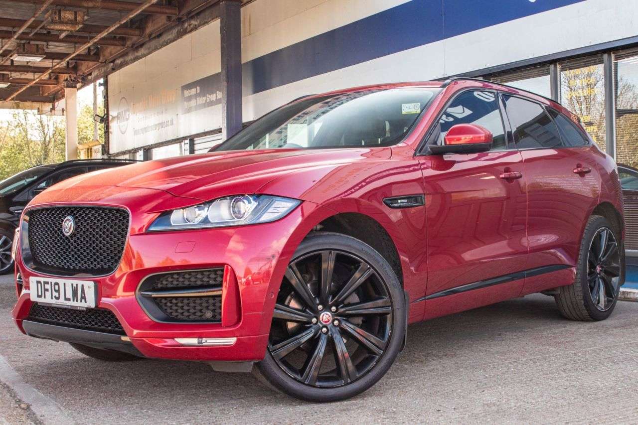 A 2019 JAGUAR F-PACE 2.0 D180 R-Sport SUV 5dr Diesel Auto AWD Euro 6 (s/s) (180 ps) REVERSE CAM A 2019 JAGUAR F-PACE 2.0 D180 R-Sport SUV 5dr Diesel Auto AWD Euro 6 (s/s) (180 ps) REVERSE CAM