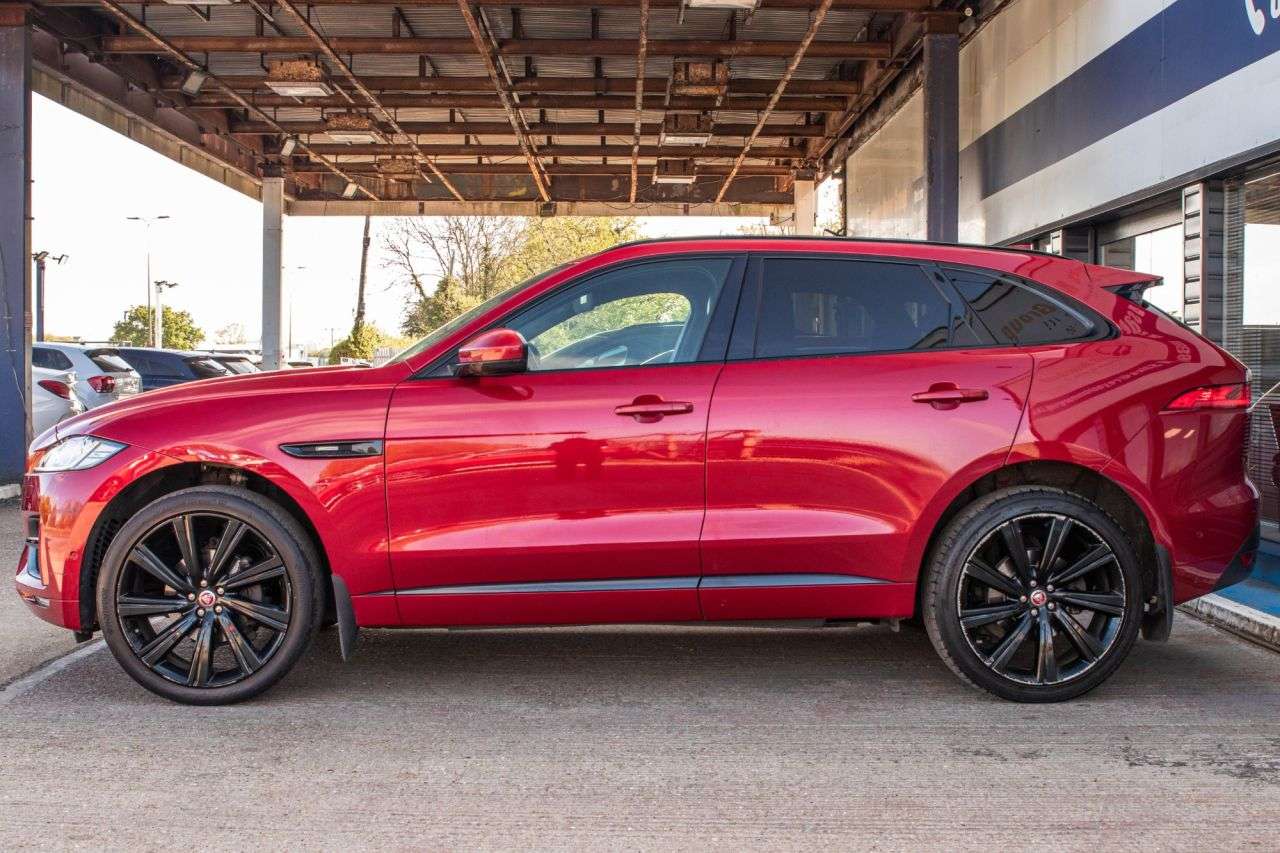 A 2019 JAGUAR F-PACE 2.0 D180 R-Sport SUV 5dr Diesel Auto AWD Euro 6 (s/s) (180 ps) REVERSE CAM A 2019 JAGUAR F-PACE 2.0 D180 R-Sport SUV 5dr Diesel Auto AWD Euro 6 (s/s) (180 ps) REVERSE CAM