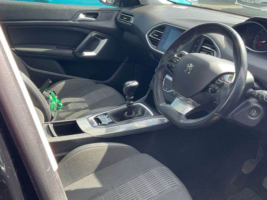 A 2020 MERCEDES-BENZ A-CLASS 1.5 A180d Sport Hatchback 5dr Diesel 7G-DCT Euro 6 (s/s) (116 ps) A 2020 MERCEDES-BENZ A-CLASS 1.5 A180d Sport Hatchback 5dr Diesel 7G-DCT Euro 6 (s/s) (116 ps)