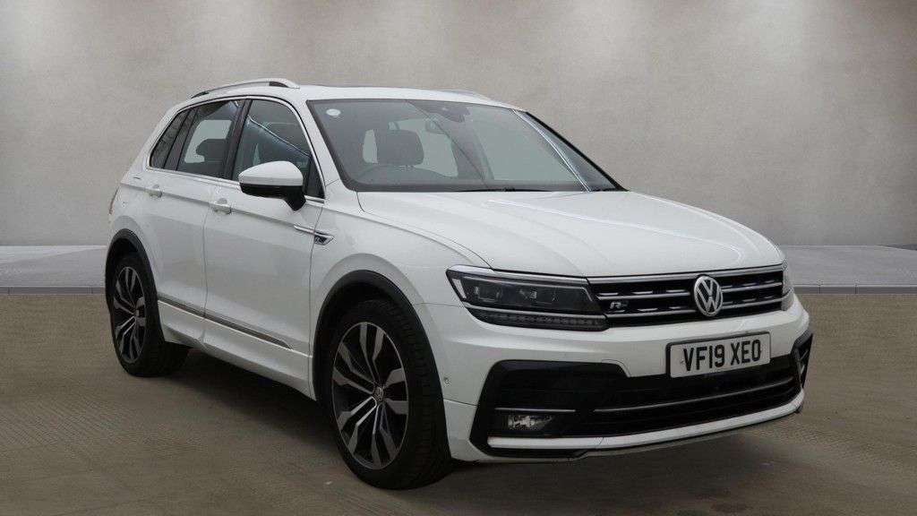A 2019 VOLKSWAGEN TIGUAN 1.5 TSI EVO R-Line SUV 5dr Petrol DSG Euro 6 (s/s) (150 ps) PAN ROOF | HDD A 2019 VOLKSWAGEN TIGUAN 1.5 TSI EVO R-Line SUV 5dr Petrol DSG Euro 6 (s/s) (150 ps) PAN ROOF | HDD