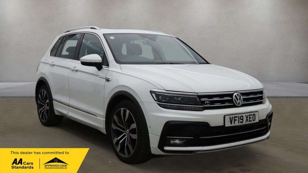 A 2019 VOLKSWAGEN TIGUAN 1.5 TSI EVO R-Line SUV 5dr Petrol DSG Euro 6 (s/s) (150 ps) PAN ROOF | HDD A 2019 VOLKSWAGEN TIGUAN 1.5 TSI EVO R-Line SUV 5dr Petrol DSG Euro 6 (s/s) (150 ps) PAN ROOF | HDD