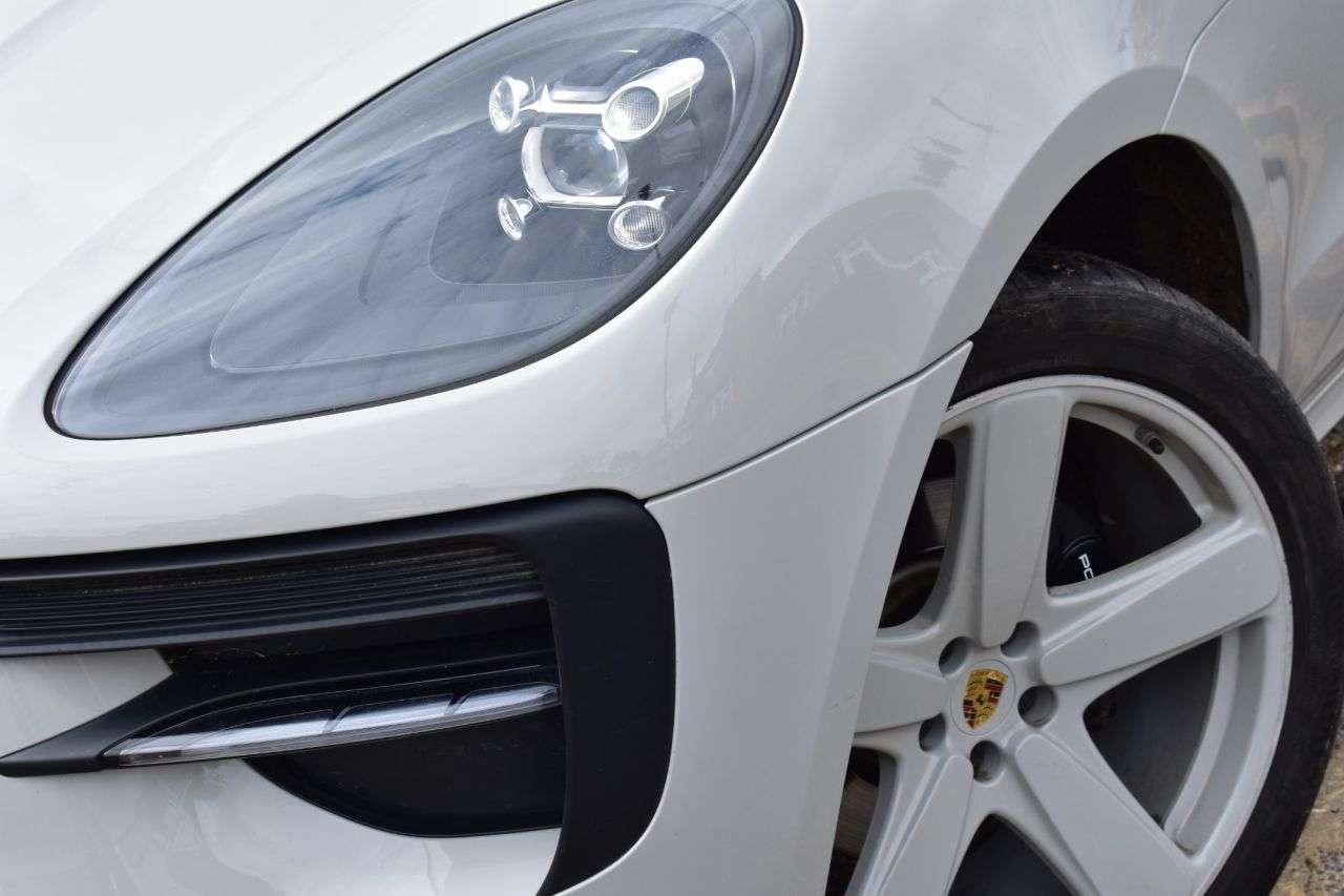 A 2019 PORSCHE MACAN 2.0T SUV 5dr Petrol PDK 4WD Euro 6 | PANORAMIC ROOF | FULL BLACK LEATHER TR A 2019 PORSCHE MACAN 2.0T SUV 5dr Petrol PDK 4WD Euro 6 | PANORAMIC ROOF | FULL BLACK LEATHER TR
