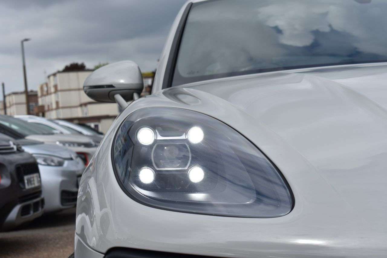 2019 PORSCHE MACAN 2019 PORSCHE MACAN