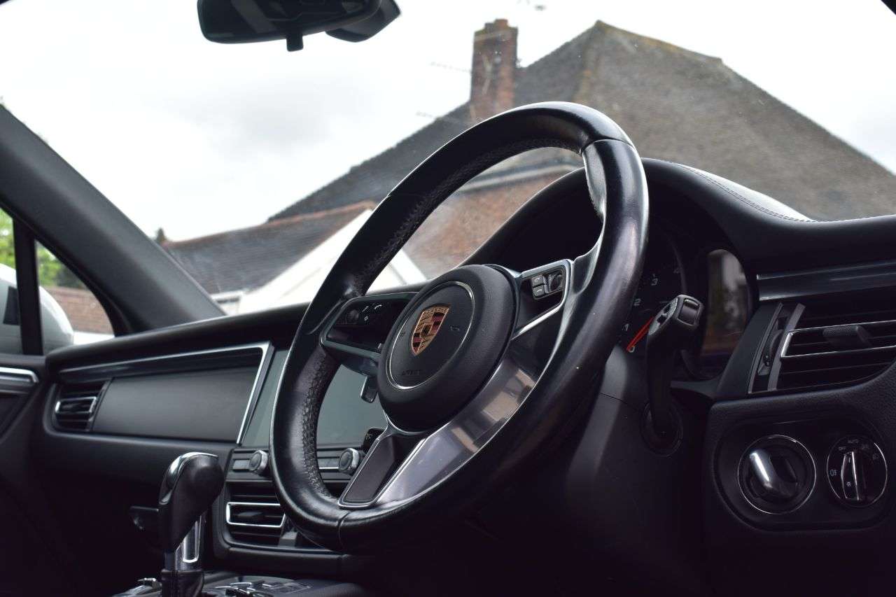 2019 PORSCHE MACAN 2019 PORSCHE MACAN