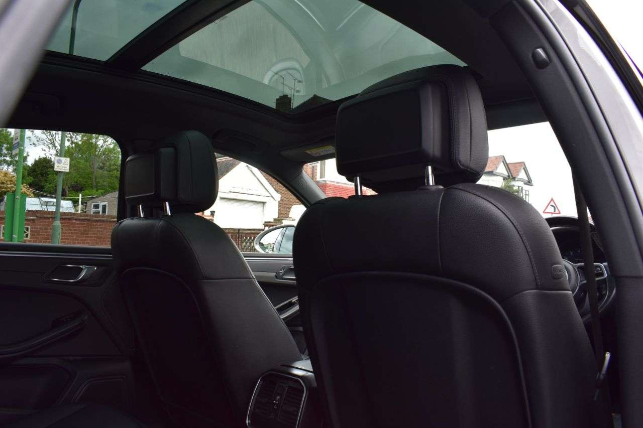 2019 PORSCHE MACAN 2019 PORSCHE MACAN