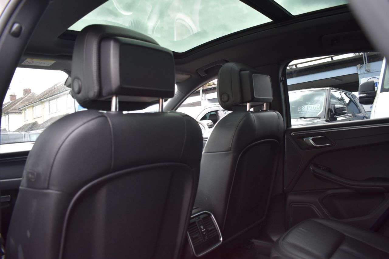 2019 PORSCHE MACAN 2019 PORSCHE MACAN