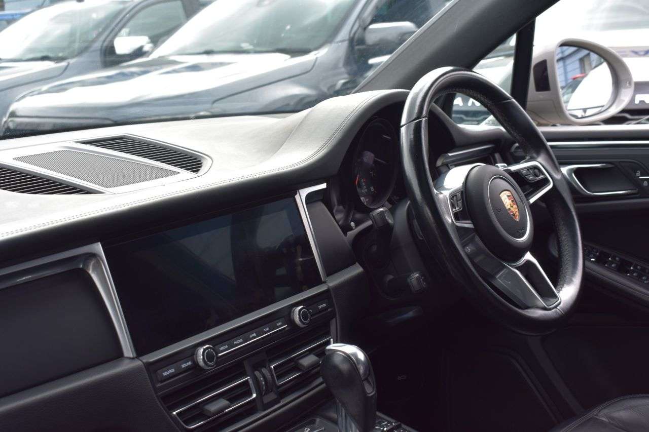 2019 PORSCHE MACAN 2019 PORSCHE MACAN